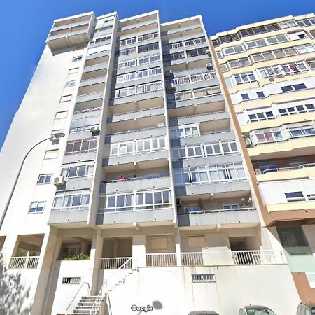 Wonderful Shared Apartment In Alfornelos - Near Metro! Lisboa Exterior foto